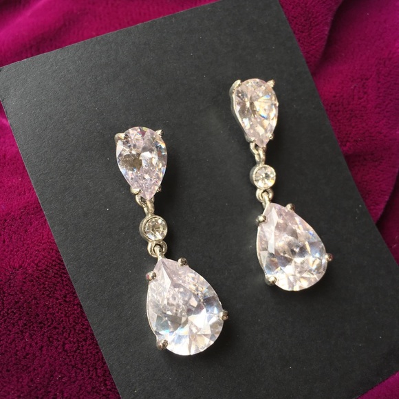 Gorgeous teardrop crystal earrings - Picture 3 of 4